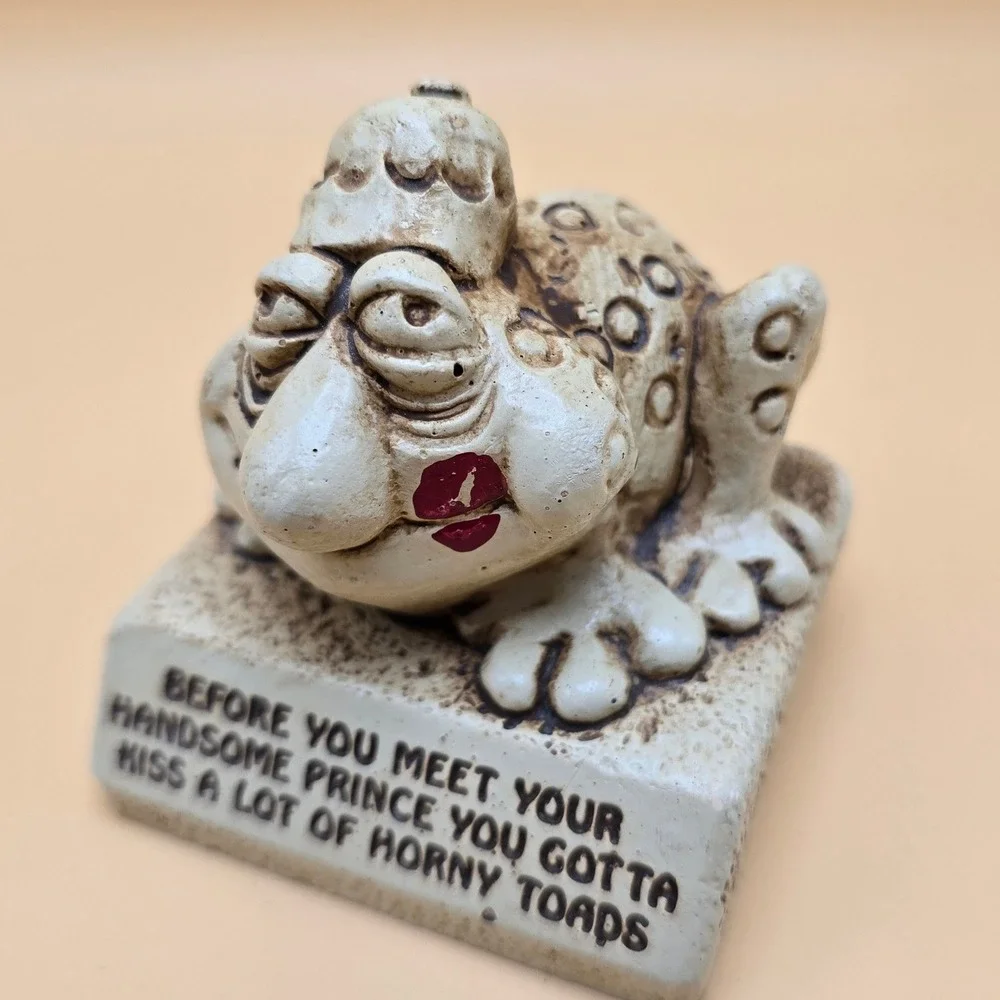 Vintage 1978 Paula Frog Figurine Kiss A Lot Of Horny Toads W-555 Made in USA